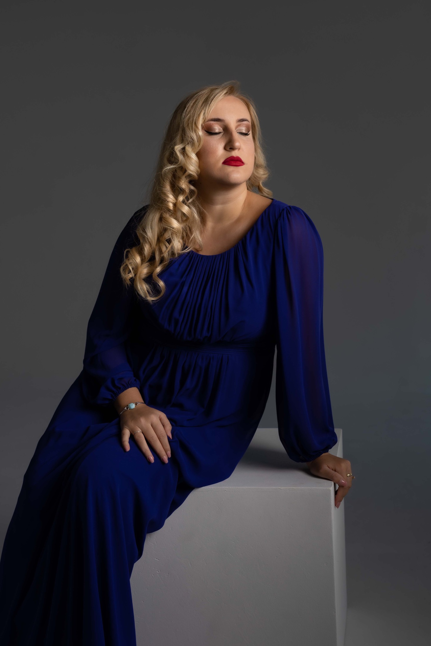 Jovana Filipović Ćalić seated in a blue dress